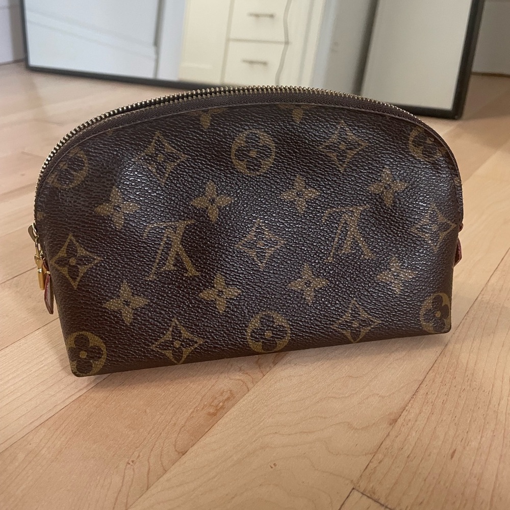 AUTHENTIC Louis Vuitton Cosmetic Pouch in Monogram